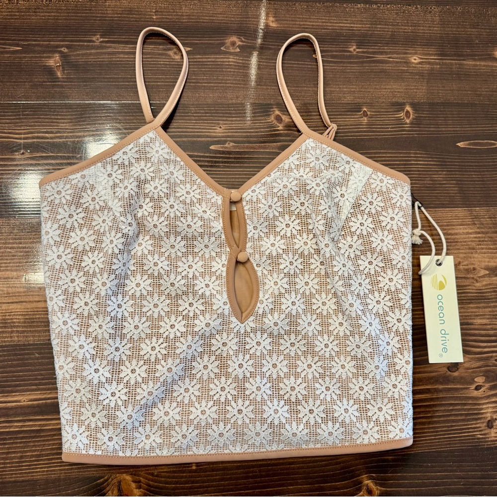 NWT Ocean Drive Women's Daisy Lace Camisole Crop Top M Boho Festival